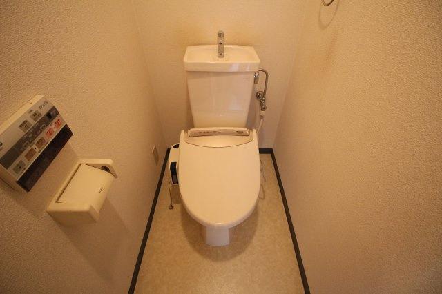 宗像市赤間駅前２丁目の賃貸マンションのトイレ