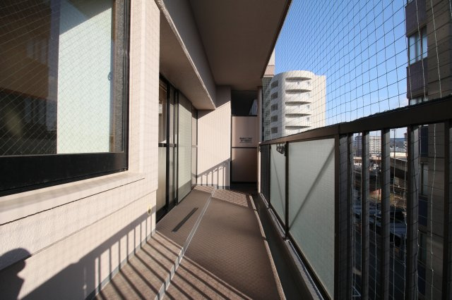 宗像市赤間駅前２丁目の賃貸マンションのバルコニー