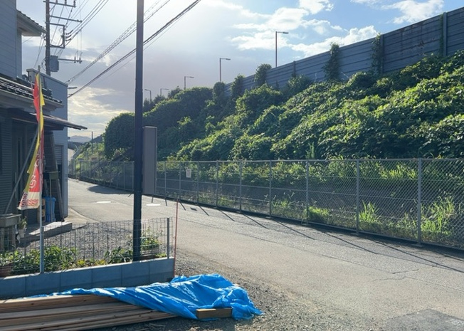 【展望】 | 桜や紅葉の名所に出かける人は多いと思いますが、家にいながら季節の移ろいを感じる生活を送りませんか？リビングや窓から見える景色が生活を彩るワンポイントに！現地から見える景色を堪能してみては如何でしょう。