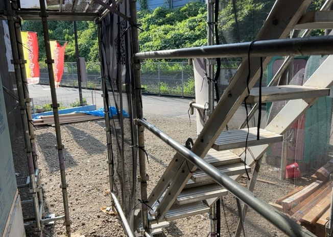 【駐車場】 | 駐車場と明記されていても、最小スペースでつくられた駐車場だと大型車は駐車できなかったり、出入りしにくくなったりする可能性があります。お車のサイズと購入したい物件の駐車場のサイズを現地で確認しましょう。