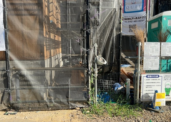 【駐車場】 | 駐車場と明記されていても、最小スペースでつくられた駐車場だと大型車は駐車できなかったり、出入りしにくくなったりする可能性があります。お車のサイズと購入したい物件の駐車場のサイズを現地で確認しましょう。