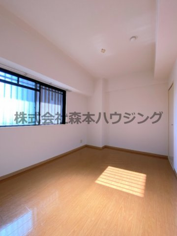 【洋室】 | 　ベルドミール | 明るい洋室です