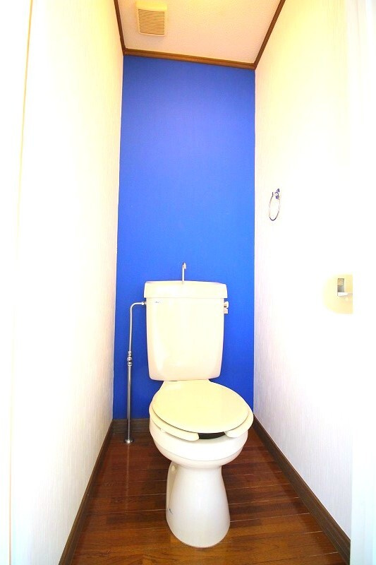 レジデンスTのトイレ|落ち着いた色調のトイレです
