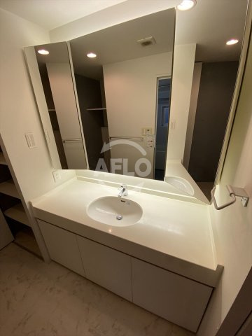アーバネックス淀屋橋の独立洗面台|アーバネックス淀屋橋　洗面化粧台