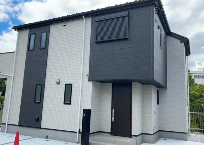 【構造・工法・仕様】 | 地震に強い耐震構造を採用した木造2階建て住宅です。設計住宅性能評価付および建設住宅性能評価付を取得予定で、長期優良住宅やフラット35Sの基準を満たすなど確かな品質と高い安全性を備えております。