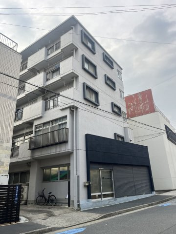 遠萬ビルの外観