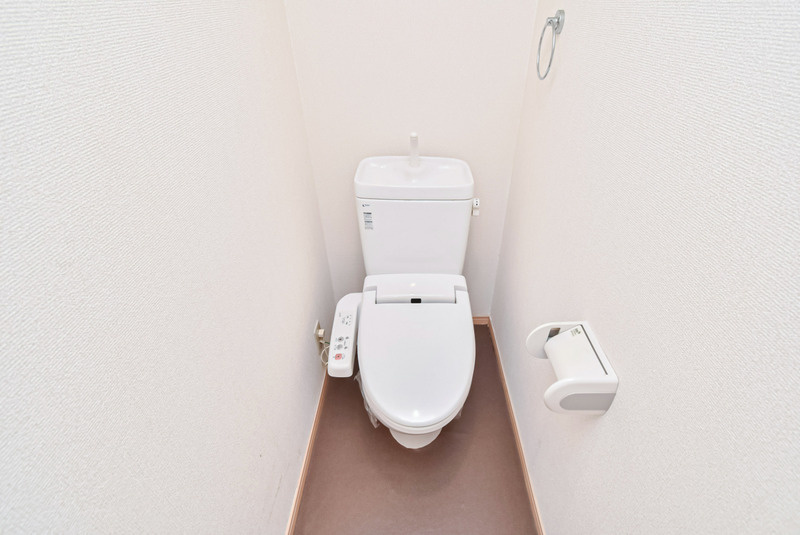 シャンダン・ベルのトイレ|落ち着いた色調のトイレです
