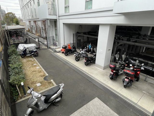 京王府中テラスの駐車場