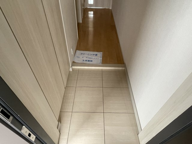 京王府中テラスの玄関|※別号室参考写真です