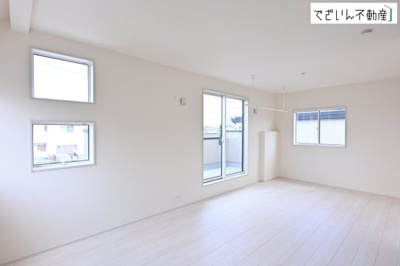 【洋室】 | blooming garden北本市中丸7丁目　新築住宅 | ≪6号棟≫センスが求められるプライベート空間だからこそ、自分の個性を飾るにふさわしい癒しと寛ぎの空間を演出します。
現地(2026年8月撮影)