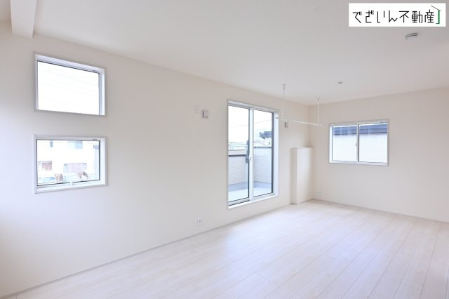 【洋室】 | blooming garden北本市中丸7丁目　新築住宅 | ≪6号棟≫センスが求められるプライベート空間だからこそ、自分の個性を飾るにふさわしい癒しと寛ぎの空間を演出します。
現地(2026年8月撮影)