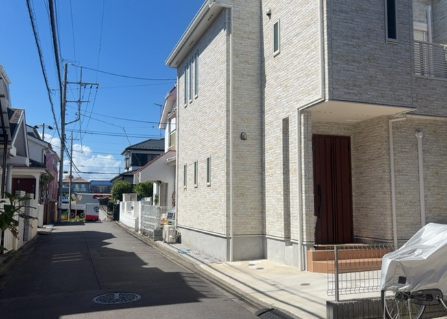【設備】 | 敷地内に散水栓や立水栓があると便利です。水道水を直接利用できるため、水を運ぶ手間を省くことが出来ます。大量の水を必要とする洗車作業や清掃などに役立ちます。その他設備とあわせて、現地でご確認ください。