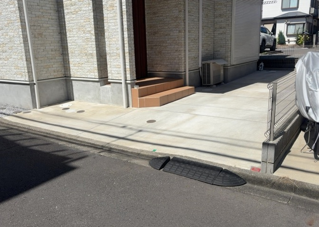 【脱衣所】 | 多くの戸建て住宅で見かける洗面脱衣所は、洗面台と洗濯機が2畳ほどのスペースに並べられていて、洗面所が脱衣所を兼ね備えている間取りが一般的です。お客様が利用することもある、パブリックな空間でもあります。