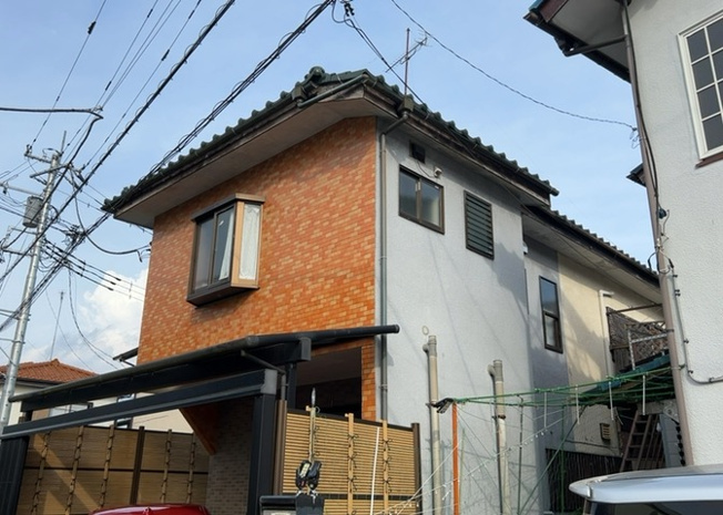 【構造・工法・仕様】 | 木造住宅とは土台、壁、柱など建築物の強度を支える構造体の材に木が使用されている構造を指します。構造体は建物の自重を支えるだけではなく風圧や水圧、積裁荷重などあらゆる衝撃に耐えるための基礎です。