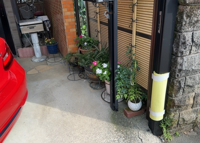 【庭】 | 庭があることでガーデニングや家庭菜園はもちろん、こどもの遊び場やペットを放して遊ぶことができます。また、家の周囲に余裕があるということです。隣地との間があれば、十分な日当たりと、風通しが確保できます。