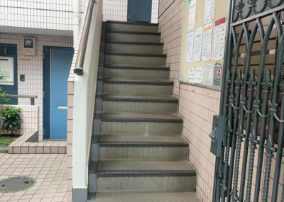 【その他共用部分】 | スカイコート矢部第２ | 共用部分は、一棟の建物に住む区分所有者全員が共同で所有するとし、共用部分の管理、補修などは、区分所有者で形成される管理組合が行います。個人の判断で勝手に変更することはできませんので覚えておきましょう。