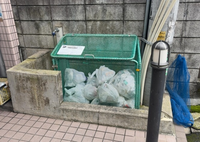 【設備】 | スカイコート矢部第２ | 共有部分は、住民なら誰もが使える設備のこと。例えば駐車場やエレベーター、インターネット設備、セキュリティ設備などがあります。他にも、マンションの廊下・外部階段やエントランス・ゴミ置き場などがあります。