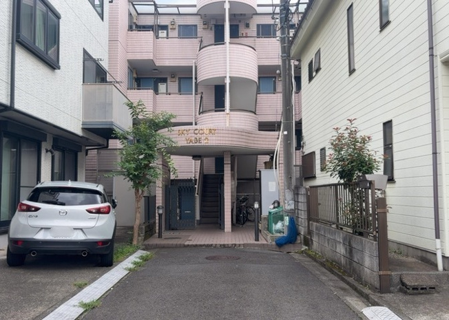 【外観】 | スカイコート矢部第２ | 隣家の土地はどうなっているのか、生活利便施設が近くにあるのか、学校まで近いかなど、お客様のライフスタイルにあわせたイメージが重要です。また、近くにあると困る施設が近くにないかも確認するといいでしょう。