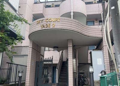 【構造・工法・仕様】 | スカイコート矢部第２ | ＲＣ造、Reinforced Concreteは直訳すると補強されたコンクリートです。主に柱や梁・床・壁が鉄筋とコンクリートで構成おり、鉄筋を組んだ型枠にコンクリートを流し込んで固めたものを指します。