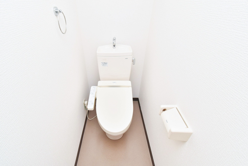 グルナディエⅠのトイレ|落ち着いた色調のトイレです