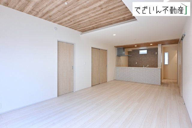 【居間・リビング】 | blooming garden北本市中丸7丁目　【平屋】新築住宅 | ≪7号棟≫
現地(2026年8月撮影)