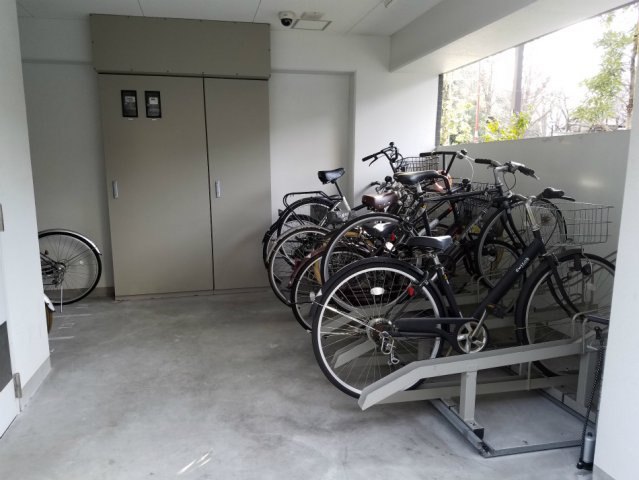 ライジングプレイス両国二番館の駐車場