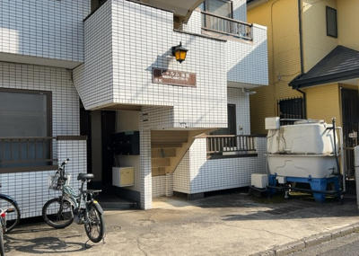 【受付】 | シャルム林間 | 受付はマンションコンシェルジュがいる場合もあれば、管理人が滞在する小部屋を総称して呼ぶことがあります。主にエントランスに設置されていることから、防犯面でも期待ができます。防犯設備がない場合はより安心！