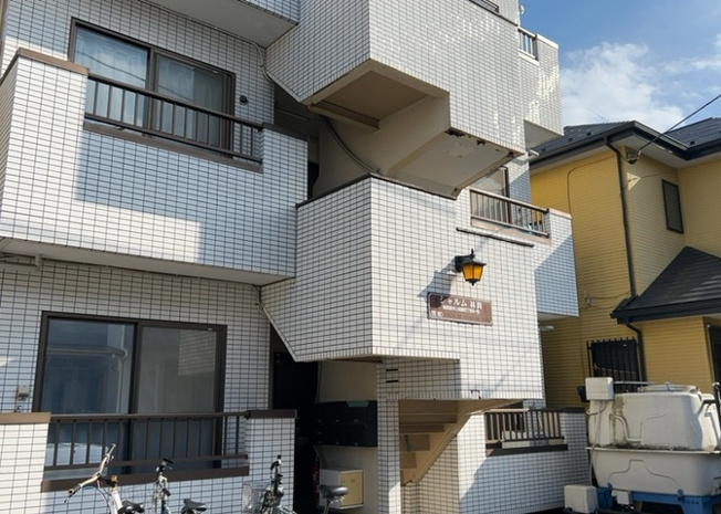 【防犯設備】 | シャルム林間 | 室内の防犯設備もチェックしましょう！モニター付きインターホンが設置されているか、防犯シャッターが設備されているか、ベランダに人が上がってきにくい高さかなどチェックしておくと入居後も安心できるでしょう。