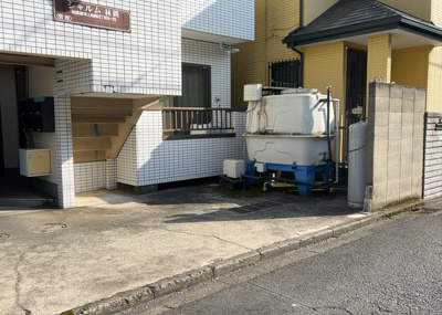 【その他共用部分】 | シャルム林間 | 共用部分は、一棟の建物に住む区分所有者全員が共同で所有するとし、共用部分の管理、補修などは、区分所有者で形成される管理組合が行います。個人の判断で勝手に変更することはできませんので覚えておきましょう。