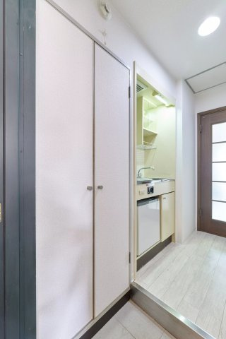 AP122 EST-1（昭和町） 302のキッチン|



