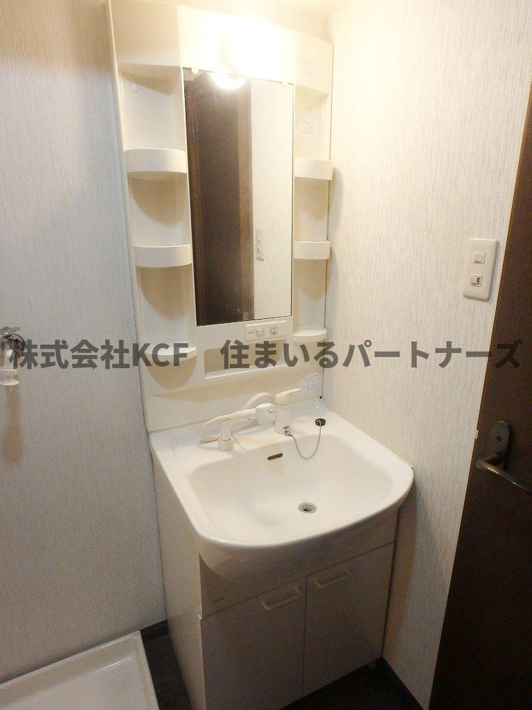 クラウンVの独立洗面台|独立洗面化粧台が付いています