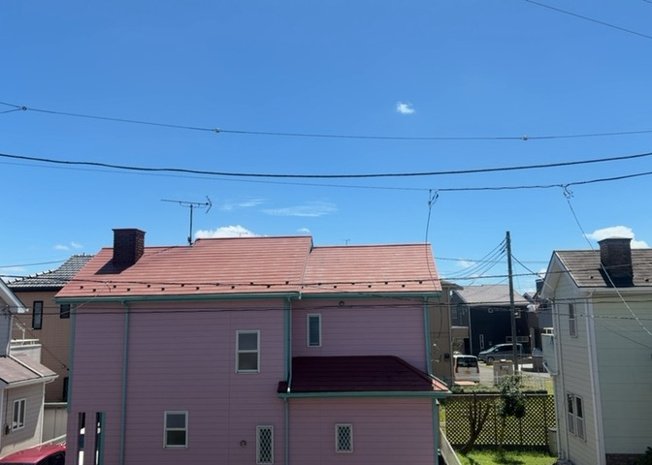 【展望】 | 周囲は第一種低層住居専用地域の閑静な住宅街が広がっており、南向きならではの開放的な眺望をお楽しみいただけます。前面道路も幅員6ｍ以上と広く、見通しが良く落ち着いた周辺環境が魅力のロケーションです。