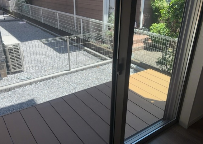【内装】 | 清潔感のあるモダンなデザインの内装で仕上げられております。全居室南向きで室内は明るく、風通しも良好です。収納スペースも豊富に用意されているため、居住空間をいつまでもすっきりと保つことができます。
