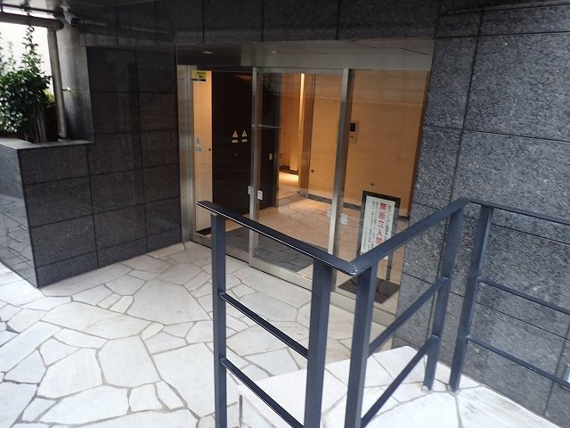 ブランシエスタ飯田橋のエントランス