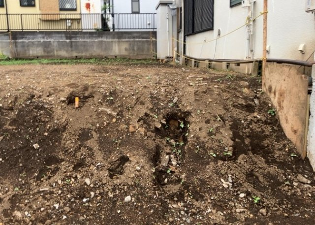 【庭】 | 庭があることでガーデニングや家庭菜園はもちろん、こどもの遊び場やペットを放して遊ぶことができます。また、家の周囲に余裕があるということです。隣地との間があれば、十分な日当たりと、風通しが確保できます。