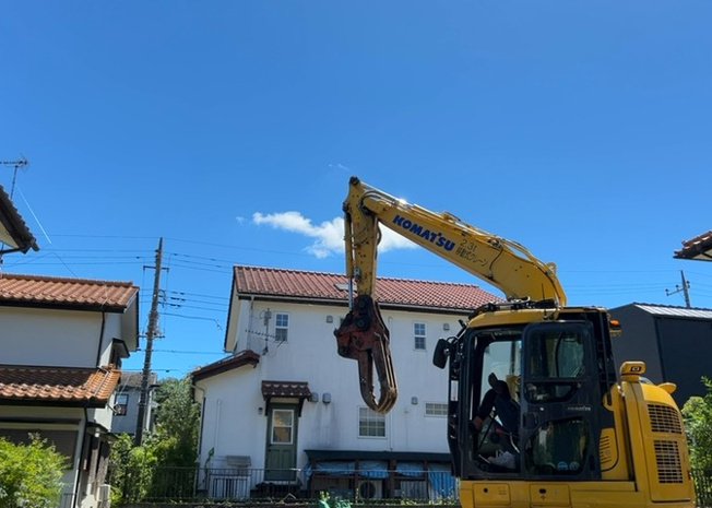 【バルコニー】 | バルコニーは、室外の専用スペースのうち、「屋根がなく開放された空間」であるものを指します。ベランダより広いタイプのものが多く、日当たりもよいため家庭菜園などを楽しみたい人にとって適した環境となります。