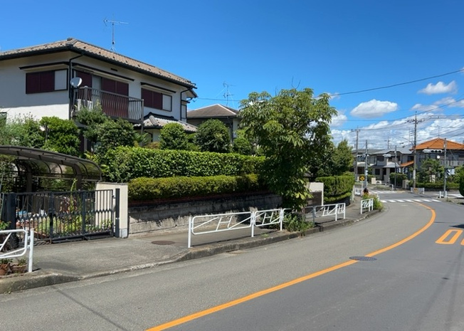 【展望】 | 土地の地勢が高台の場合、景色を綺麗にみることができ、景色にこだわってお家探ししている方におすすめです！また平坦地よりも風通しがいいというメリットがあります。デメリットもあるので是非現地でご確認下さい。