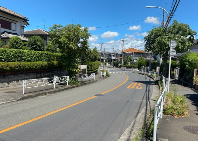 【展望】 | 桜や紅葉の名所に出かける人は多いと思いますが、家にいながら季節の移ろいを感じる生活を送りませんか？リビングや窓から見える景色が生活を彩るワンポイントに！現地から見える景色を堪能してみては如何でしょう。