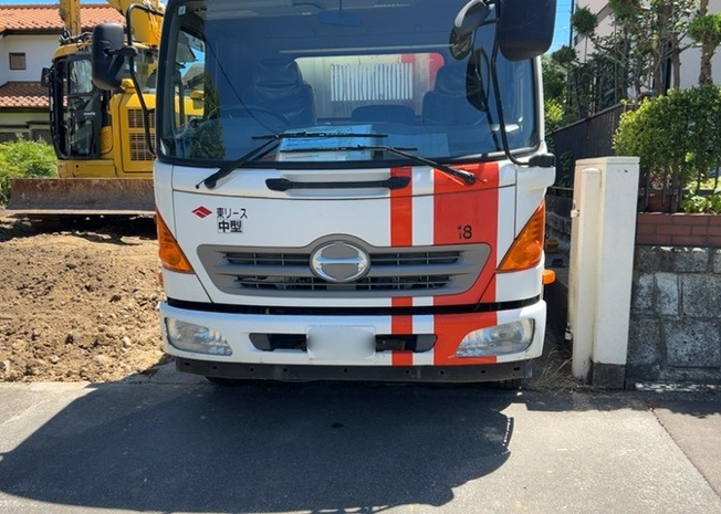 【駐車場】 | 駐車場と明記されていても、最小スペースでつくられた駐車場だと大型車は駐車できなかったり、出入りしにくくなったりする可能性があります。お車のサイズと購入したい物件の駐車場のサイズを現地で確認しましょう。