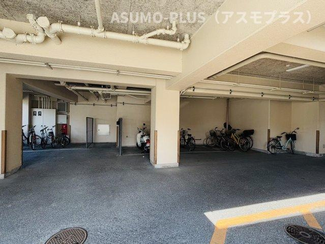 ハッピーエステート湯町の駐車場