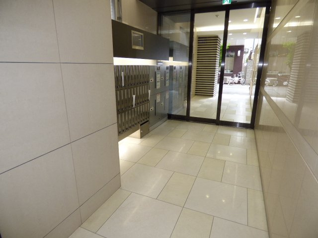 オリエンタル靱本町のエントランス