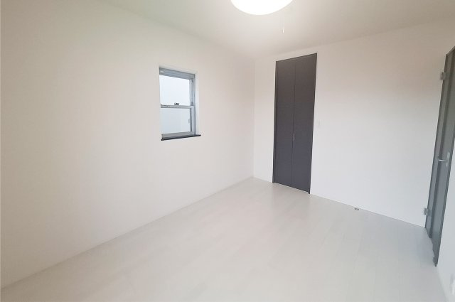 堺市西区山田１丁の子供部屋|洋室2：バルコニーに面したお部屋です。