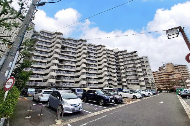 クローバーハイツ上野芝の外観|外観：上野芝駅徒歩7分の駅チカマンションです。