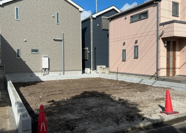 【構造・工法・仕様】 | 木造住宅とは土台、壁、柱など建築物の強度を支える構造体の材に木が使用されている構造を指します。構造体は建物の自重を支えるだけではなく風圧や水圧、積裁荷重などあらゆる衝撃に耐えるための基礎です。