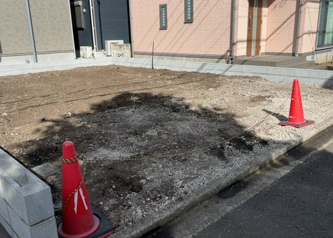 【庭】 | 庭があることでガーデニングや家庭菜園はもちろん、こどもの遊び場やペットを放して遊ぶことができます。また、家の周囲に余裕があるということです。隣地との間があれば、十分な日当たりと、風通しが確保できます。