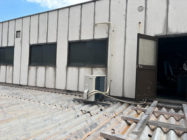 平野区加美東1丁目の外観|作業場に隣接する建物外部です。屋根や外壁、設備の状態をご覧いただけます。