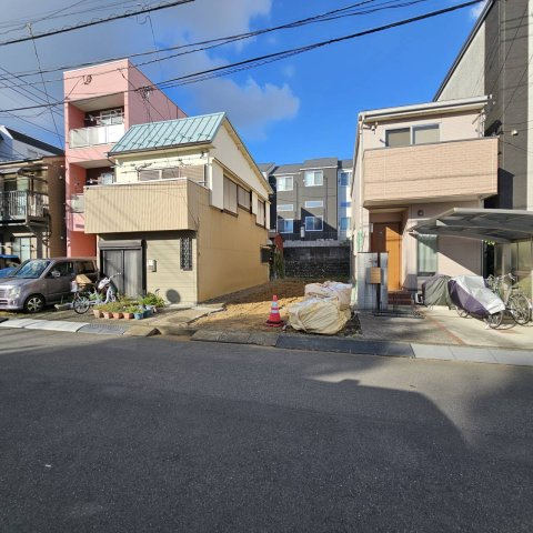 【周辺】 | 土地の面積＝住宅面積ではありません。建ぺい率の問題などで、土地のある場所によって住宅を建てられる面積は限られています。高さもしかり、「土地」という言葉の中には、建築条件も含まれると考えておきましょう。