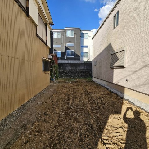 【周辺】 | 隣家の土地はどうなっているのか、生活利便施設が近くにあるのか、学校まで近いかなど、お客様のライフスタイルにあわせたイメージが重要です。また、近くにあると困る施設が近くにないかも確認するといいでしょう。