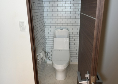 【トイレ】 | セザール小田急相模原ガーデン | トイレは大きさや形、機能、抗菌性などが異なる多種多彩なタイプが各メーカーから出ています。それぞれに良さがあるため、事前にどういったタイプのトイレがいいのかをご家庭内で決めて、内見に行くといいでしょう。