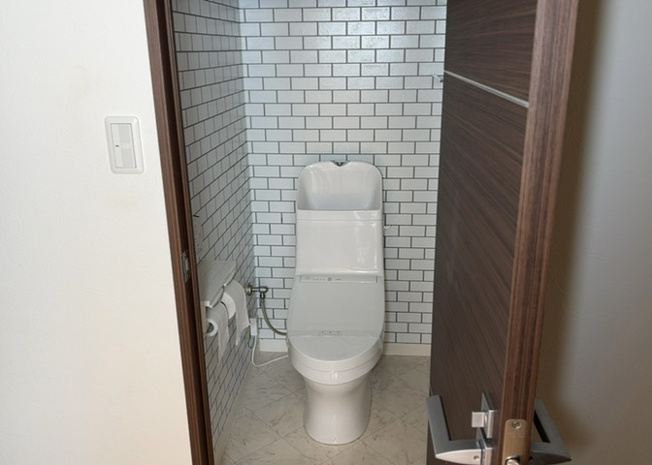 【トイレ】 | セザール小田急相模原ガーデン | トイレは大きさや形、機能、抗菌性などが異なる多種多彩なタイプが各メーカーから出ています。それぞれに良さがあるため、事前にどういったタイプのトイレがいいのかをご家庭内で決めて、内見に行くといいでしょう。